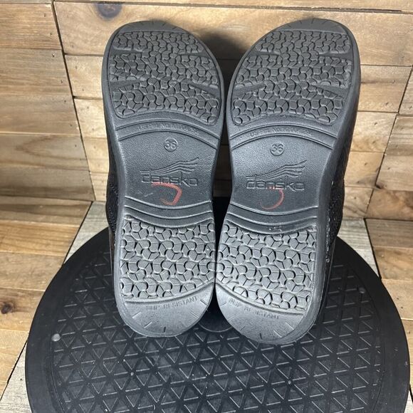 Clarks Womens Size 5.5-6 XP20 Black Embossed Tooled Leather Clog Comfort Shoes - Picture 9 of 10